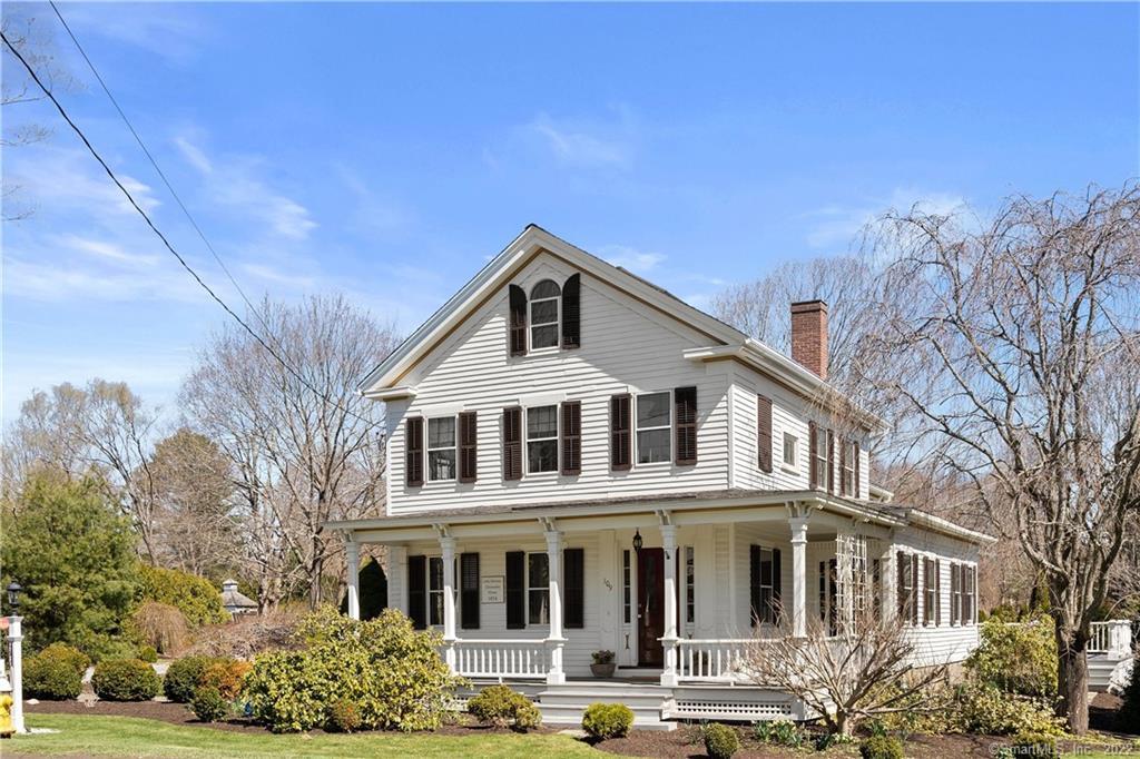 Wonderfully maintained and updated in and out. Live and work in pleasure