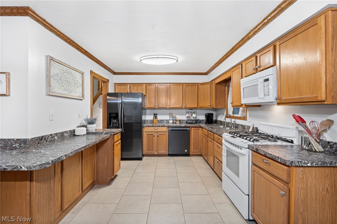 1557 Bellus Road Hinckley, OH 44233 - Photo 9 of 32