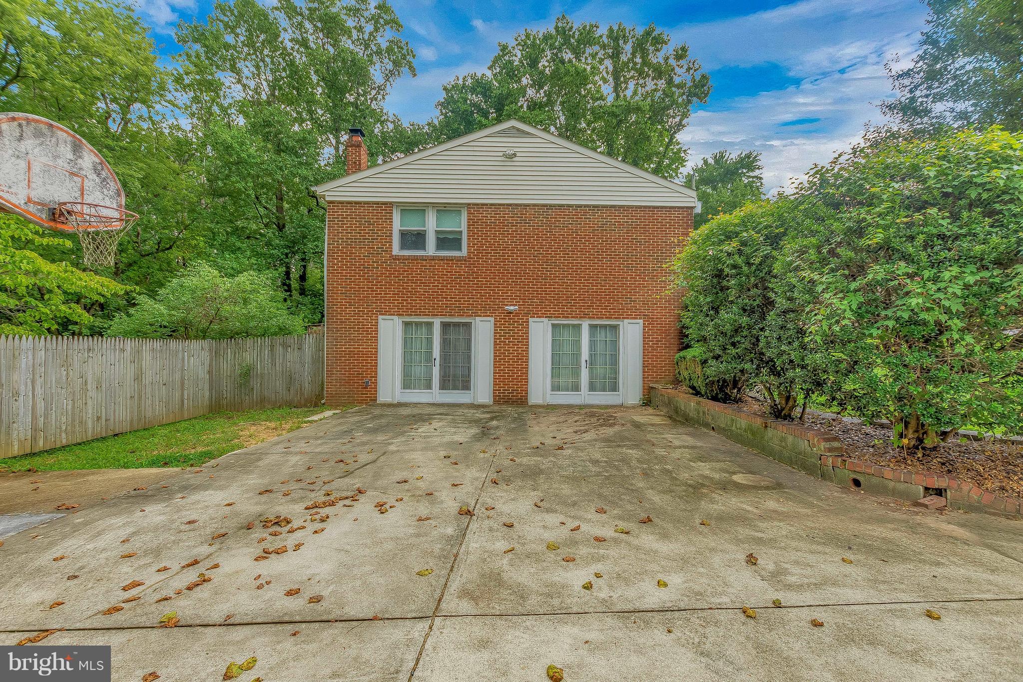 19 Notley Road Fort Washington, MD 20744 - Photo 22 of 27 Could be a two car garage, currently large room