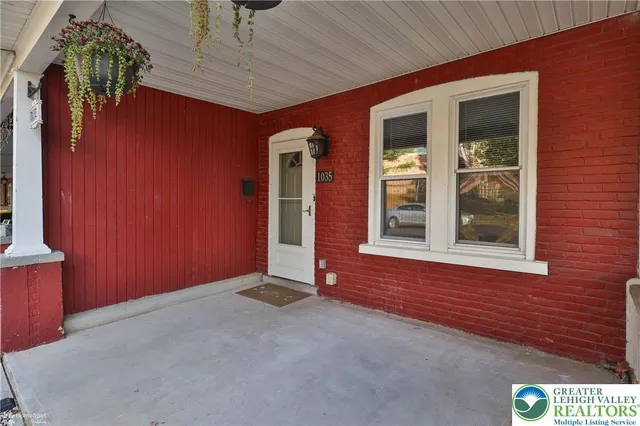 a view of an entrance of the house