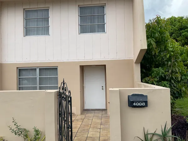 $2,500 | 4008 Inverrary Drive, Unit G6, Lauderhill, FL 33319