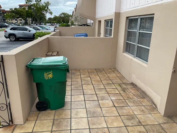 $2,500 | 4008 Inverrary Drive, Unit G6, Lauderhill, FL 33319