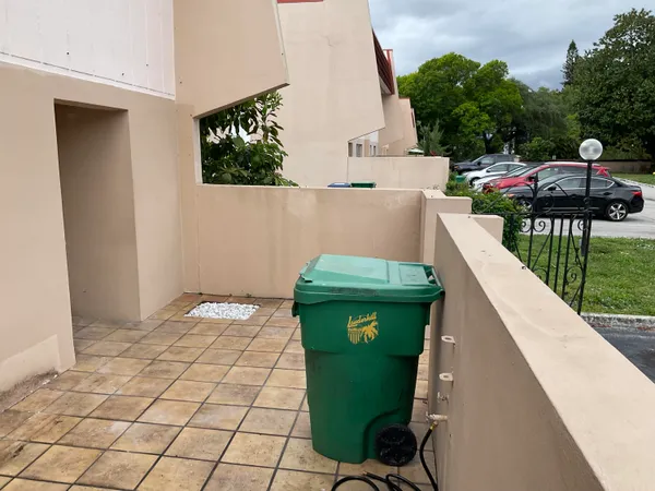 $2,500 | 4008 Inverrary Drive, Unit G6, Lauderhill, FL 33319