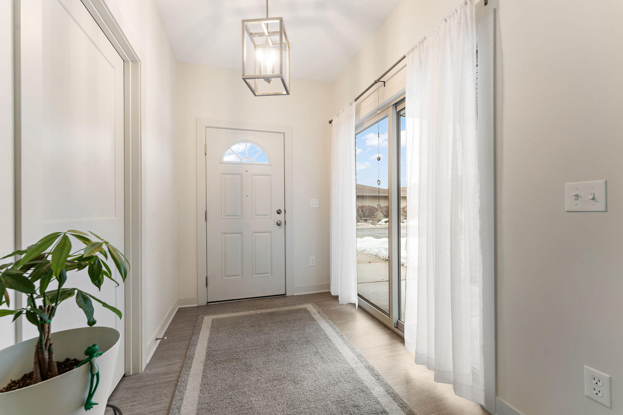 1346 Parke Drive Crown Point, IN 46307 - Photo 3 of 21 2048x1365