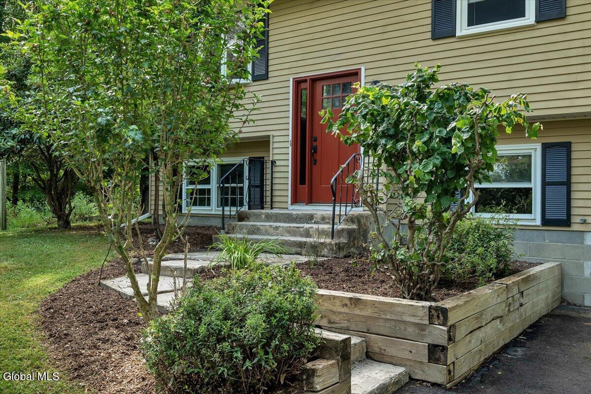 320 Miller Road Schodack, NY 12061 - Photo 3 of 37 06-P1472552