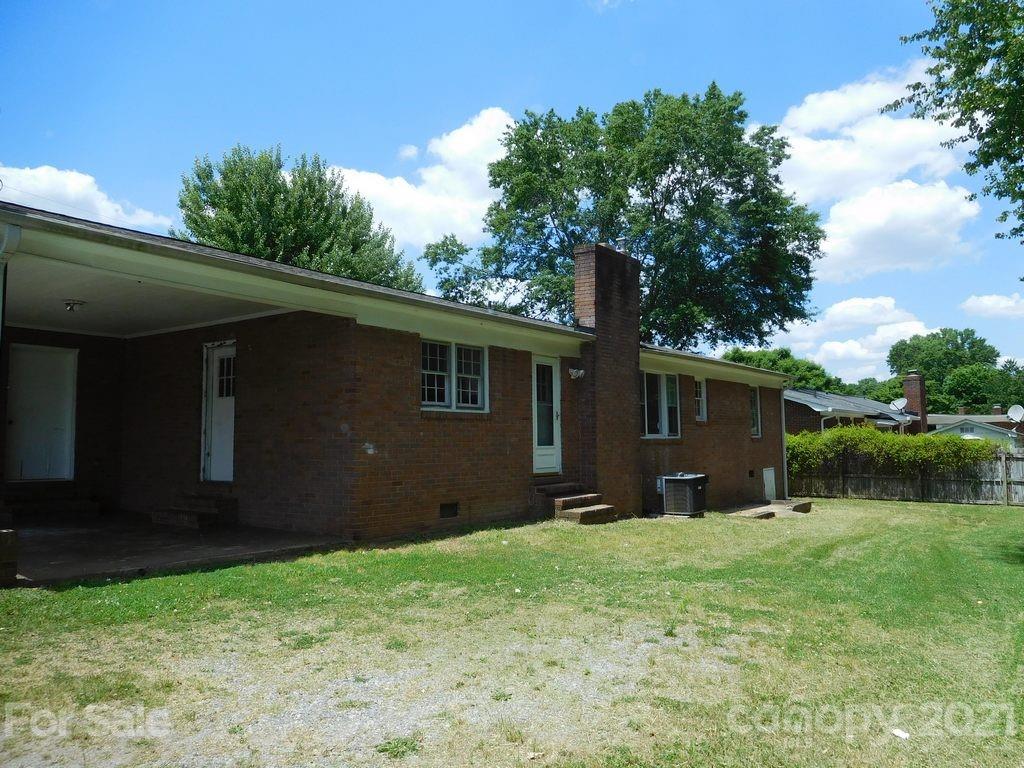 621 Charles Road Shelby, NC 28152 - Photo 2 of 17 a backyard of a house with lots of green space