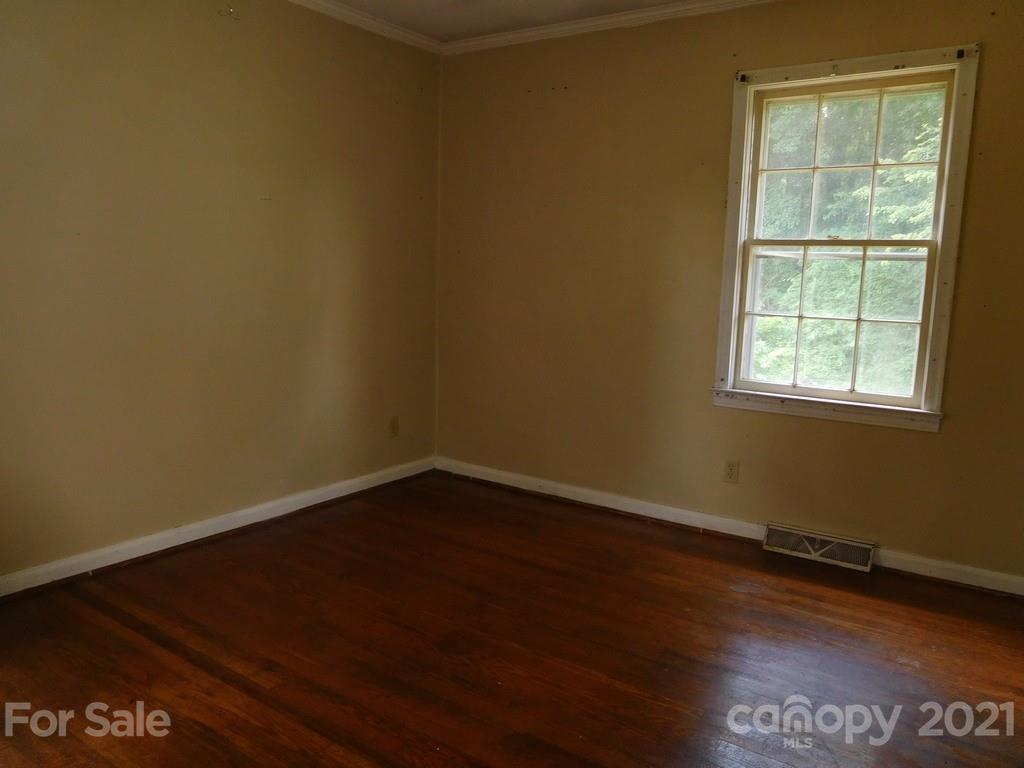621 Charles Road Shelby, NC 28152 - Photo 14 of 17 an empty room with a window