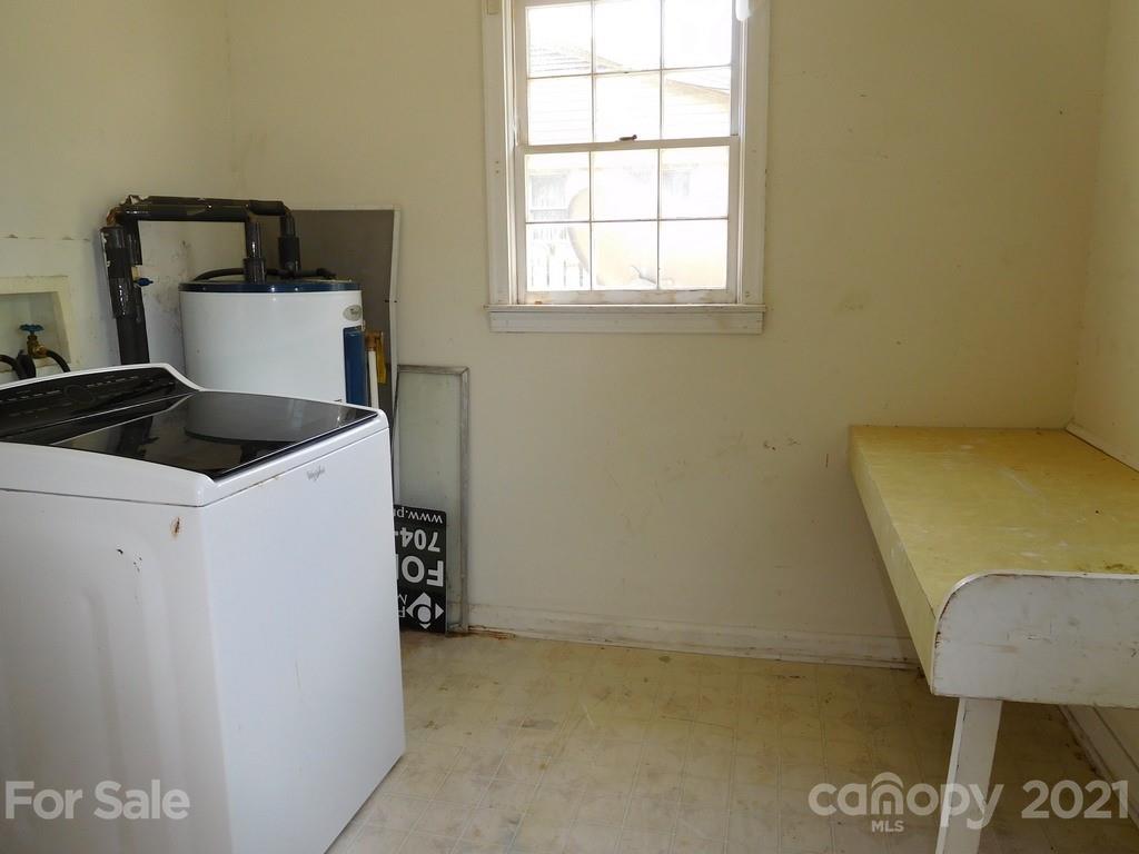 621 Charles Road Shelby, NC 28152 - Photo 16 of 17 a utility room with dryer and washer