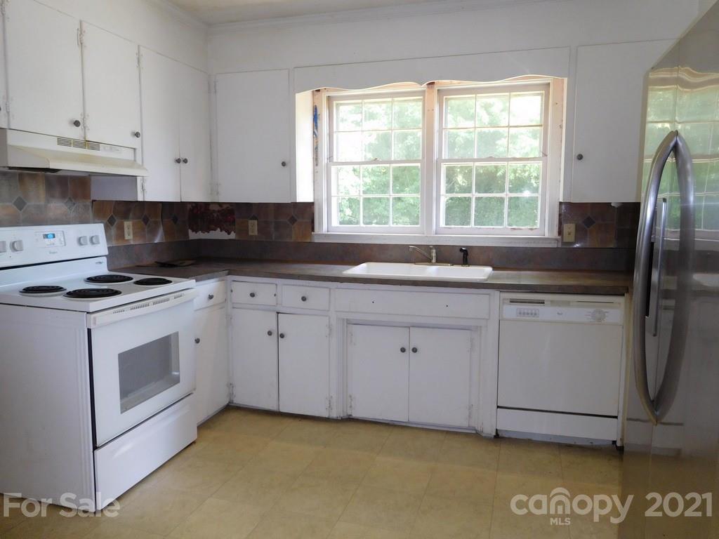 621 Charles Road Shelby, NC 28152 - Photo 5 of 17 a kitchen with granite countertop white cabinets and white appliances