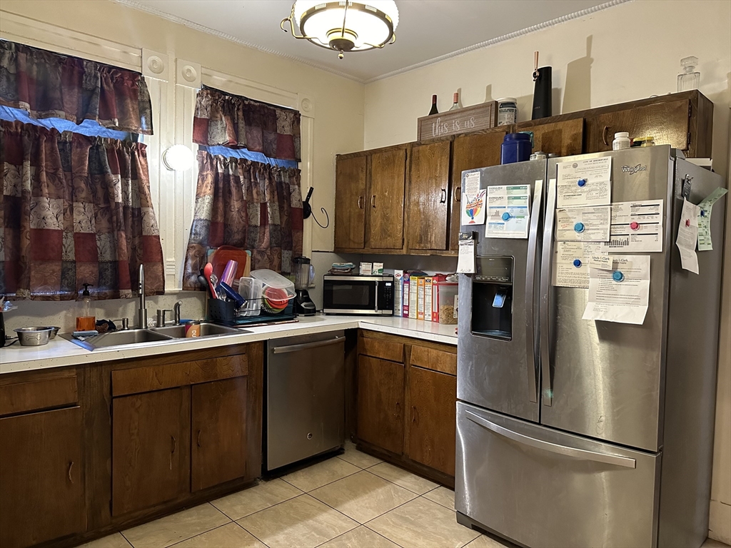 191 Thompson Street Springfield, MA 01109 - Photo 6 of 9 Gallery Image 6