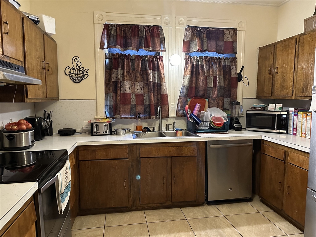 191 Thompson Street Springfield, MA 01109 - Photo 7 of 9 Gallery Image 7
