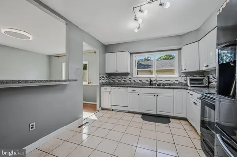 $390,000 | 34 Robert Oakes Drive, Newark, DE 19713