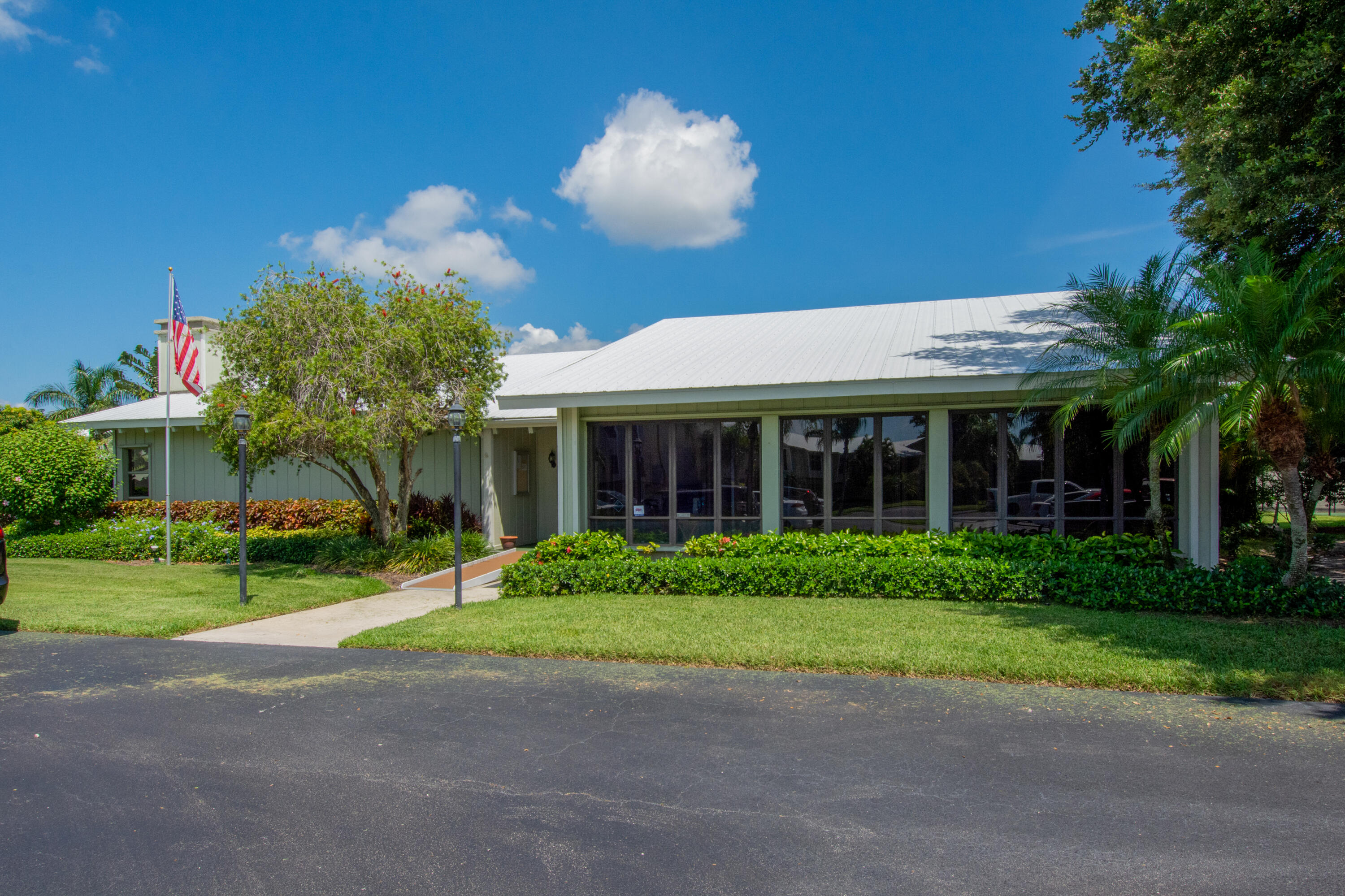 800 Northwest Fork Road, Unit B4 U2 Stuart, FL 34994 - Photo 35 of 53 800 Place-34