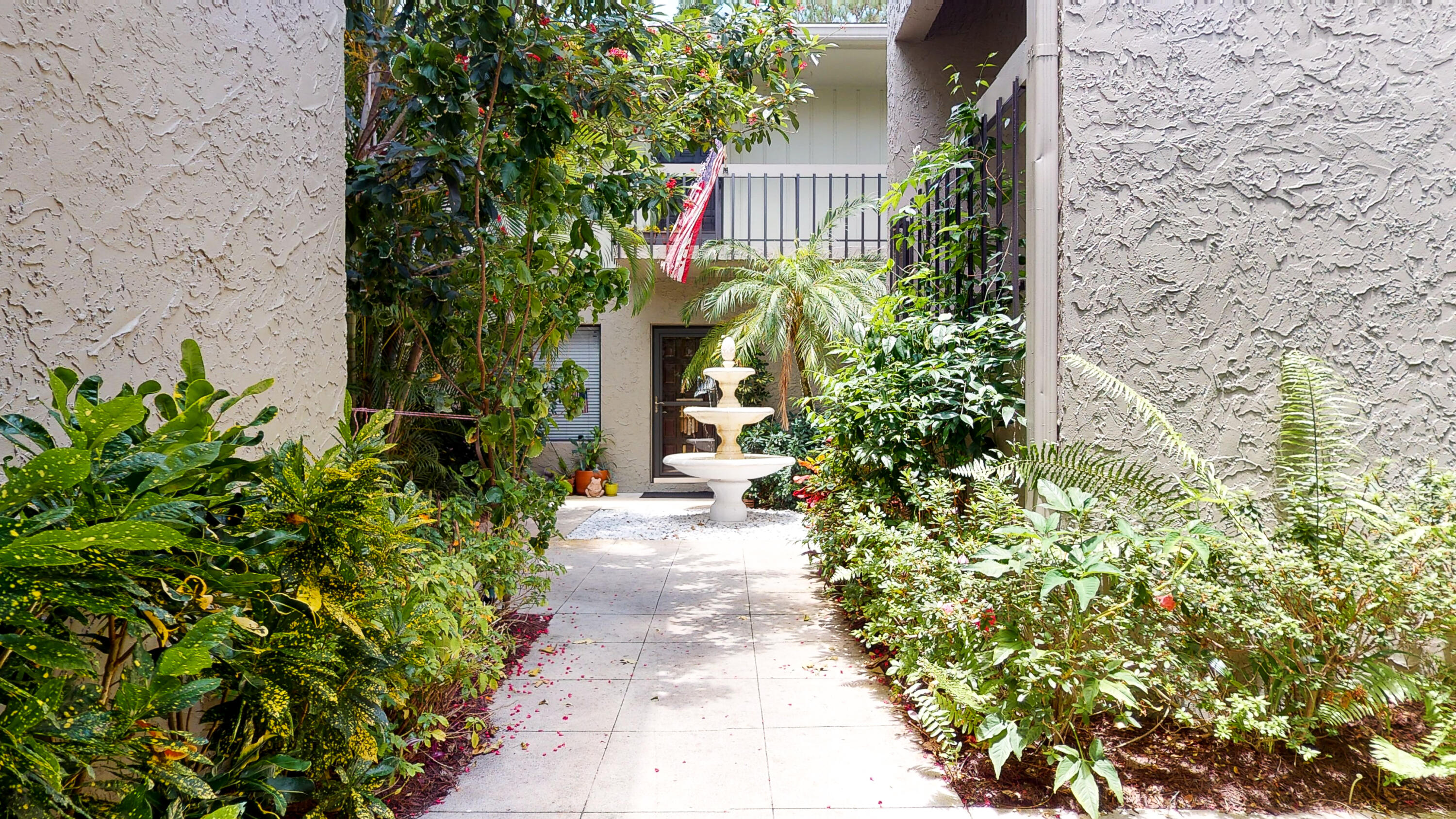 800 Northwest Fork Road, Unit B4 U2 Stuart, FL 34994 - Photo 4 of 53 Courtyard