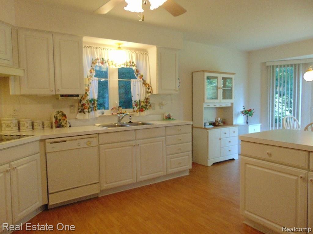 44802 West 10 Mile Road Novi, MI 48375 - Photo 12 of 36 white kitchen.JPG