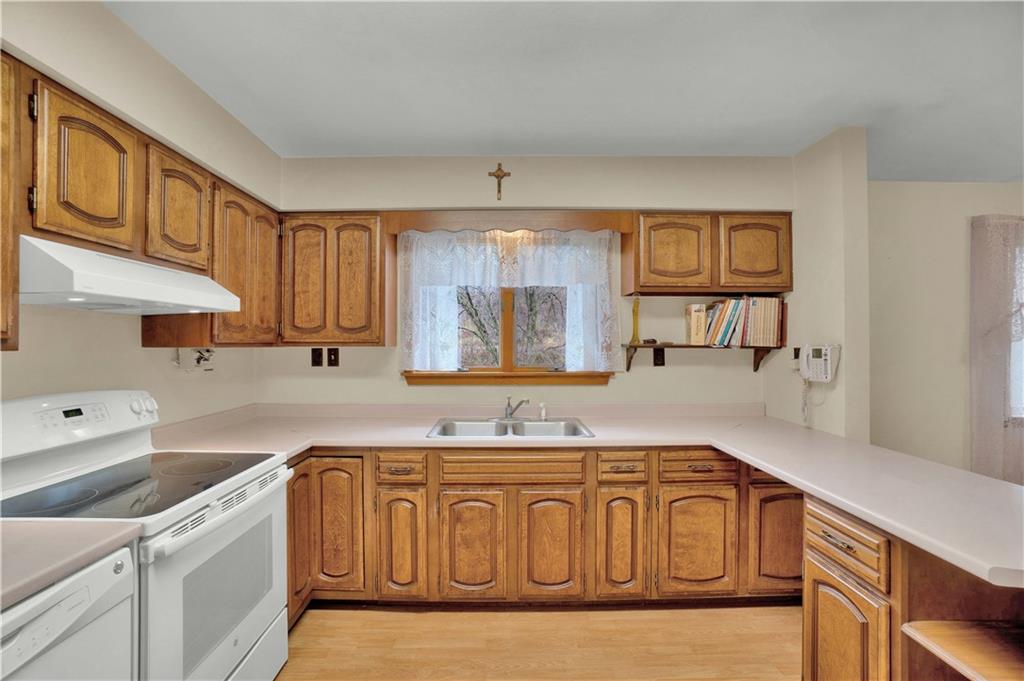 570 Bartleyville Road Burgettstown, PA 15021 - Photo 5 of 25 Gallery Image 5