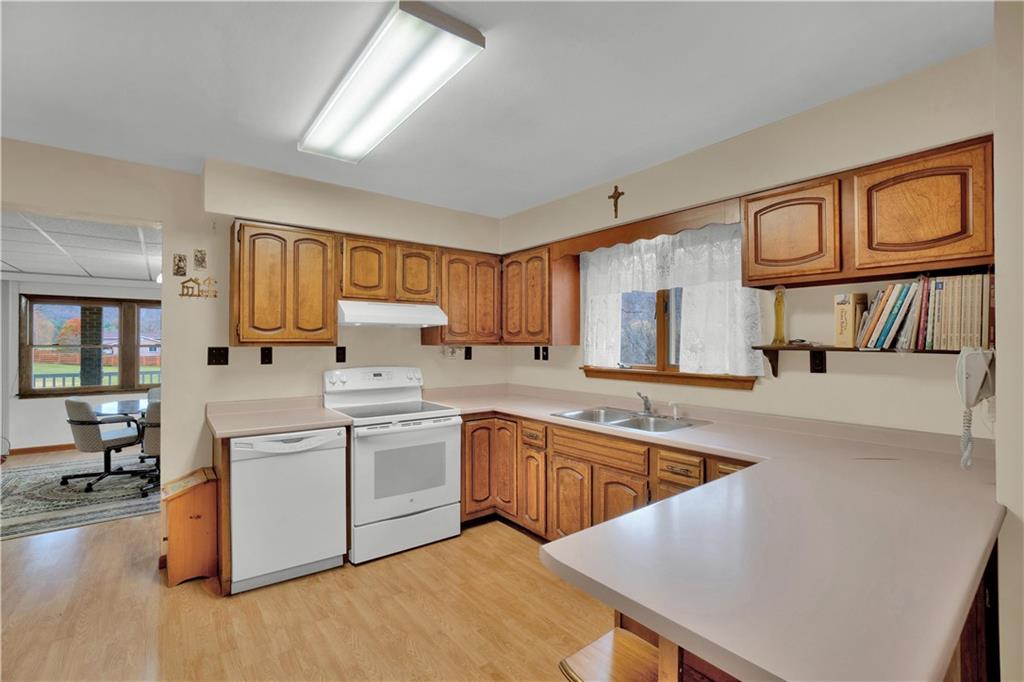 570 Bartleyville Road Burgettstown, PA 15021 - Photo 6 of 25 Gallery Image 6