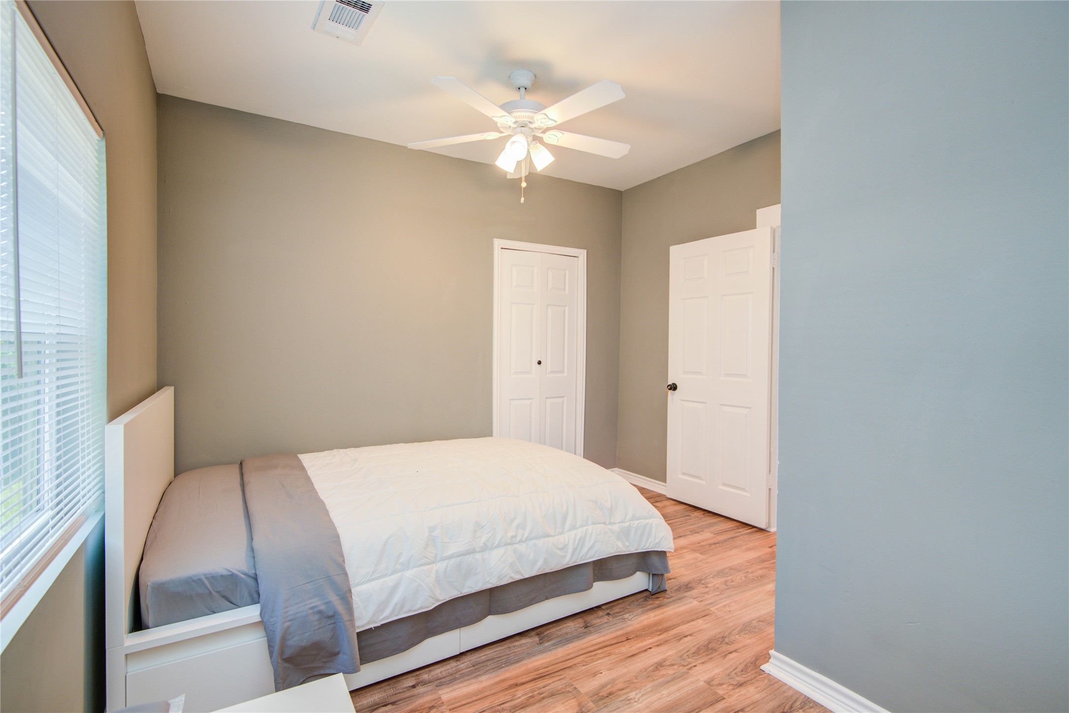 2712 Link Road Houston, TX 77009 - Photo 29 of 35 a bedroom with a large bed and a chandelier