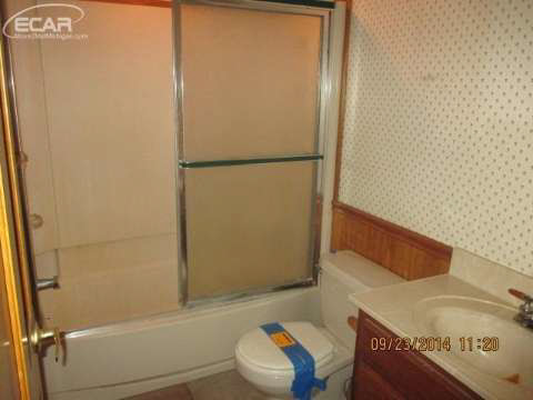1504 West Judd Road Flint, MI 48507 - Photo 8 of 13 20422214-7.JPG