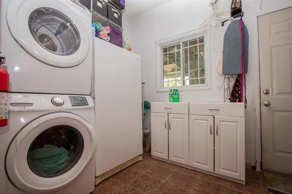 a view of a bedroom with washer and dryer
