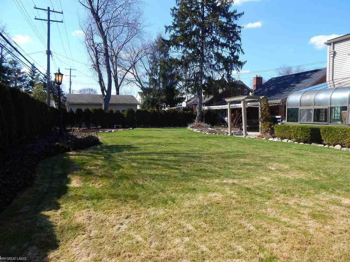 1505 Hampton Road Grosse Pointe Woods, MI 48236 - Photo 2 of 35