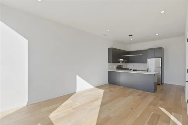 $3,100 | 4513 North Clark Street, Unit 201, Chicago, IL 60640