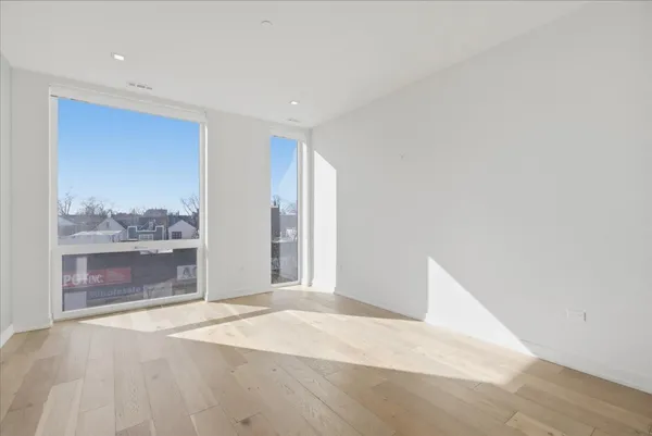$3,100 | 4513 North Clark Street, Unit 201, Chicago, IL 60640