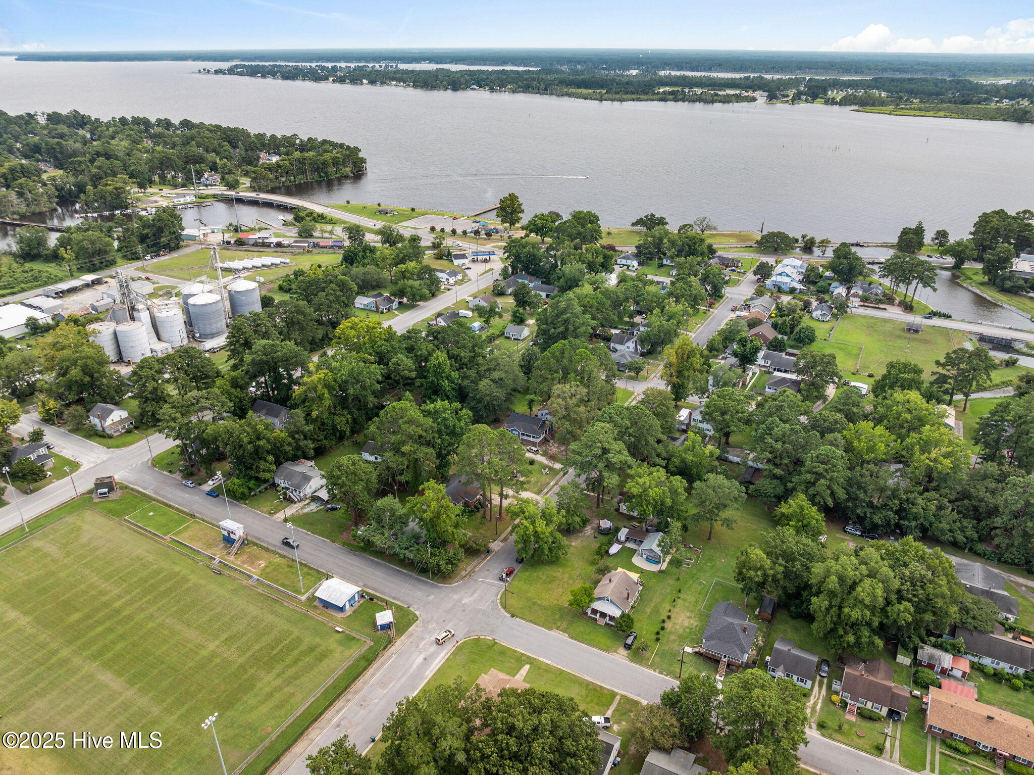 820 East 4th Street Washington, NC 27889 - Photo 3 of 39 38-web-or-mls-DJI_0219