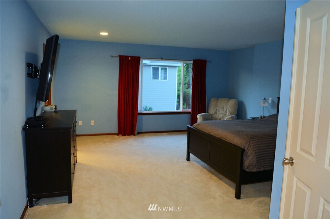 6010 Southeast 2nd Court Renton, WA 98059 - Photo 10 of 16