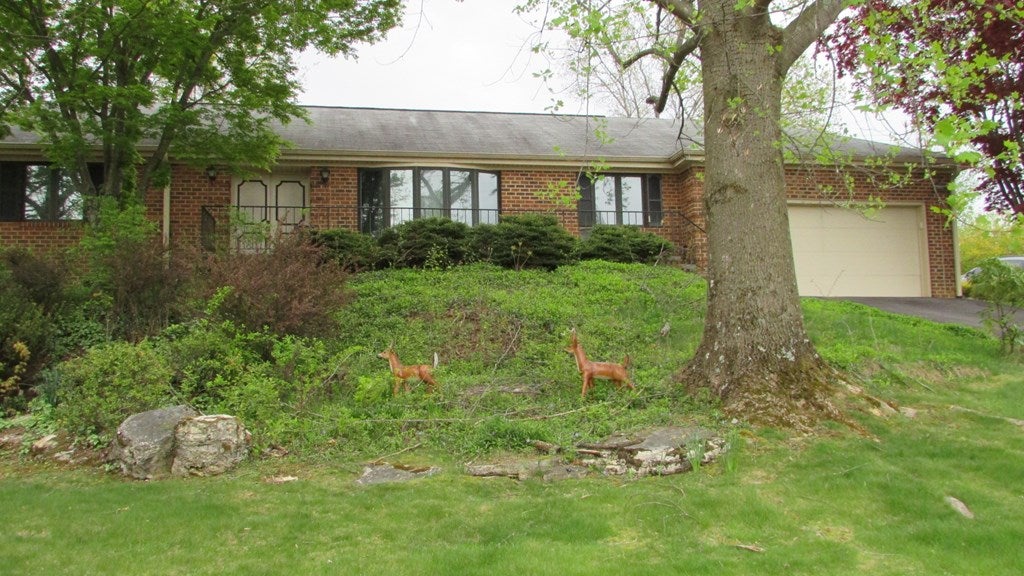 7809 Brandon Road Fairlawn, VA 24141 - Photo 4 of 48 Gallery Image 4