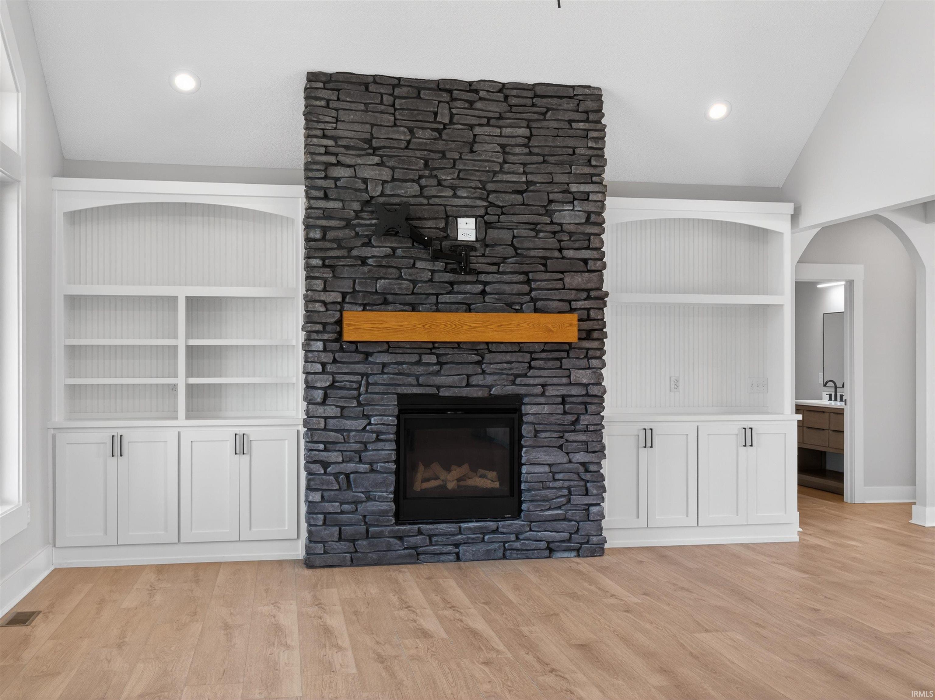 6081 Arvada Way Fort Wayne, IN 46845 - Photo 4 of 35