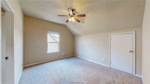 a view of empty room with window