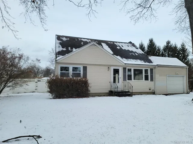 $3,200 | 19 Essex Road, Poughkeepsie, NY 12601