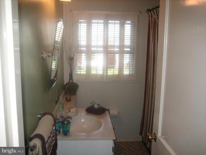2737 Moorgate Road Dundalk, MD 21222 - Photo 12 of 22 Bath #1