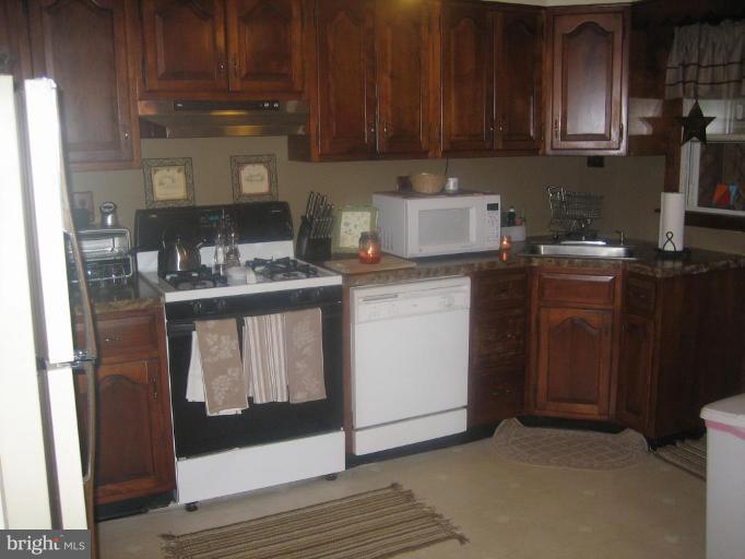 2737 Moorgate Road Dundalk, MD 21222 - Photo 7 of 22 Kitchen