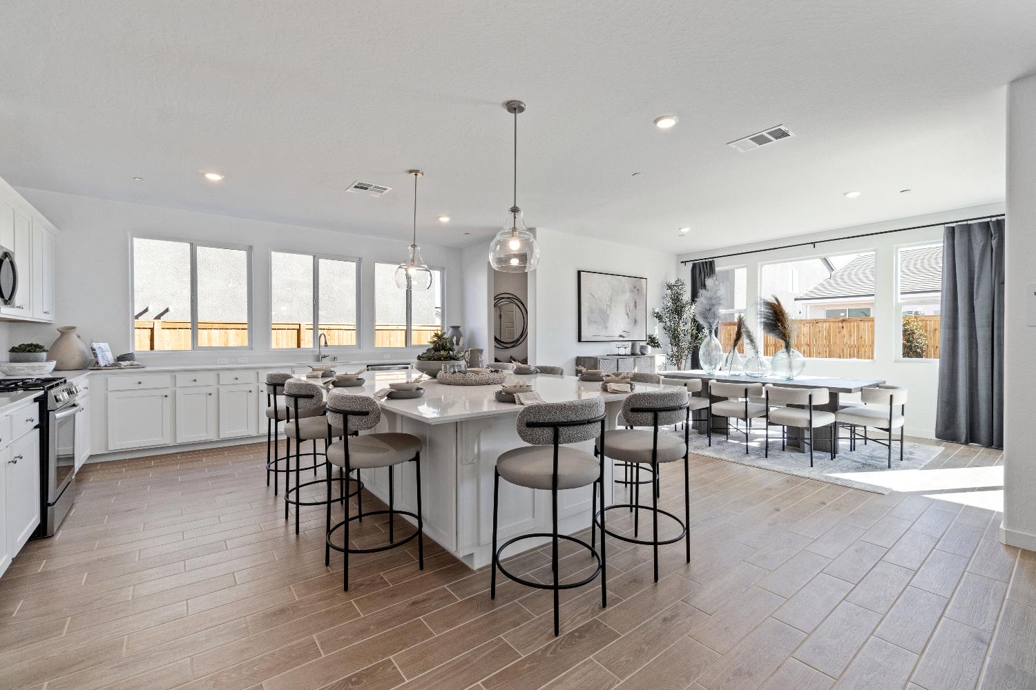 1046 Springtime Avenue Clovis, CA 93619 - Photo 13 of 40