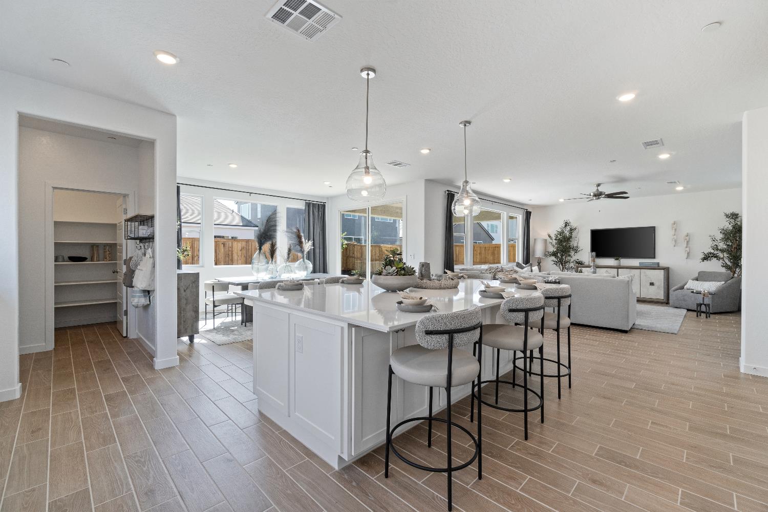 1046 Springtime Avenue Clovis, CA 93619 - Photo 17 of 40