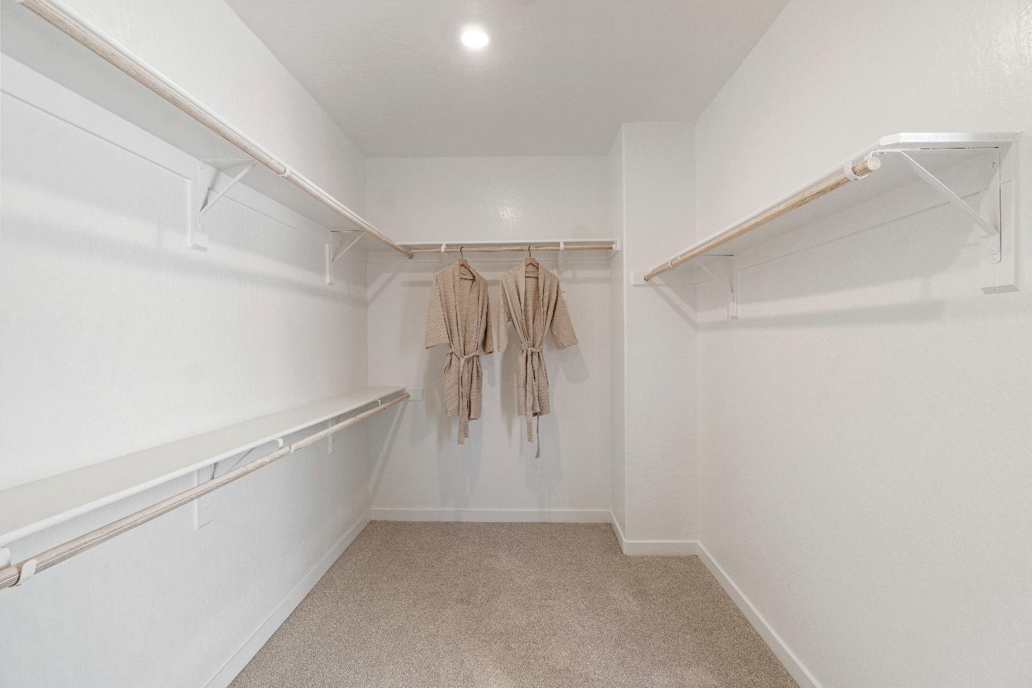 1046 Springtime Avenue Clovis, CA 93619 - Photo 30 of 40