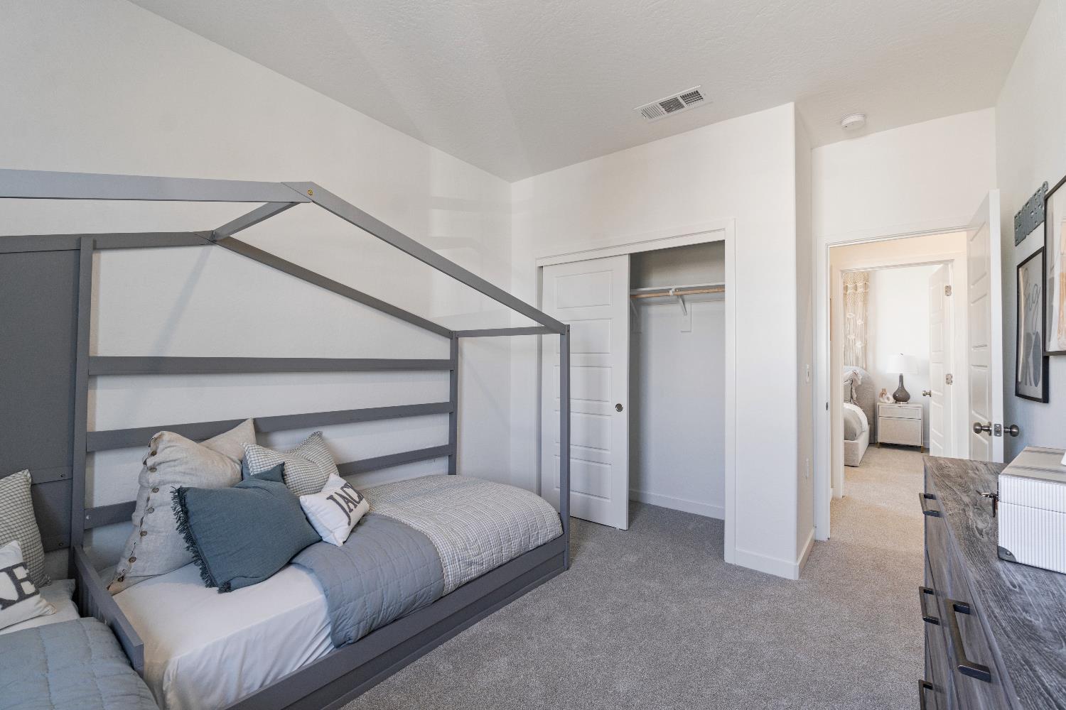 1046 Springtime Avenue Clovis, CA 93619 - Photo 34 of 40