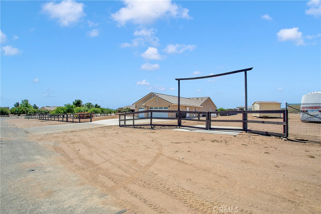 9275 Rattlesnake Road Phelan, CA 92371 - Photo 7 of 68