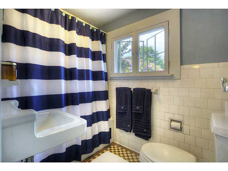 144 Wapping Road Portsmouth, RI 02871 - Photo 22 of 25 Bathroom.