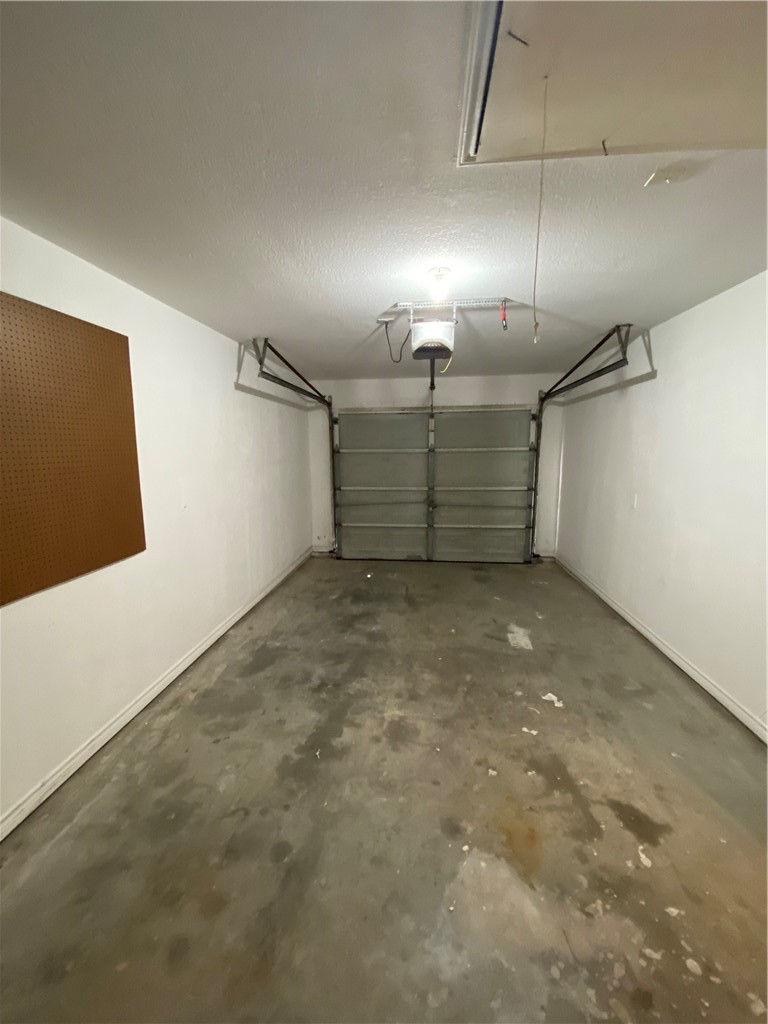 15517 Cruiser Street, Unit B Corpus Christi, TX 78418 - Photo 15 of 25 a view of empty room