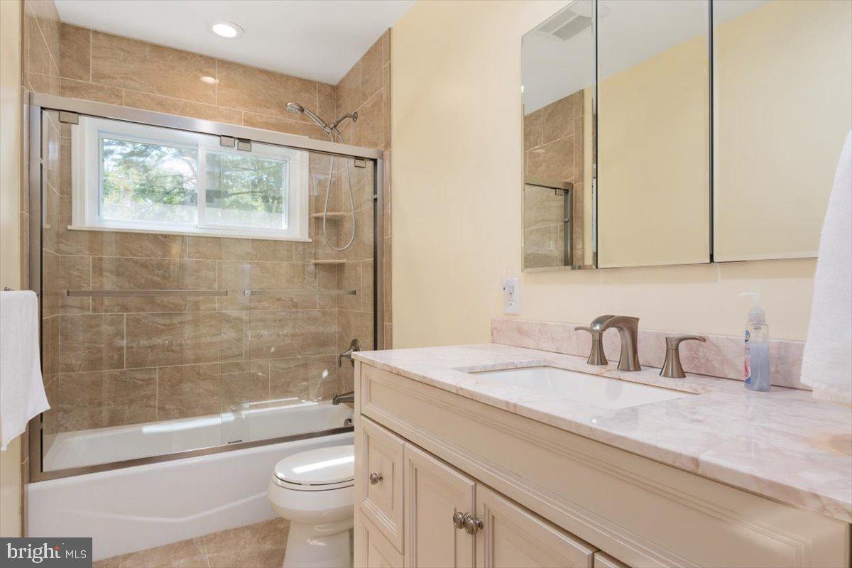 215 Charmuth Road Lutherville-Timonium, MD 21093 - Photo 22 of 30 Hall Bath