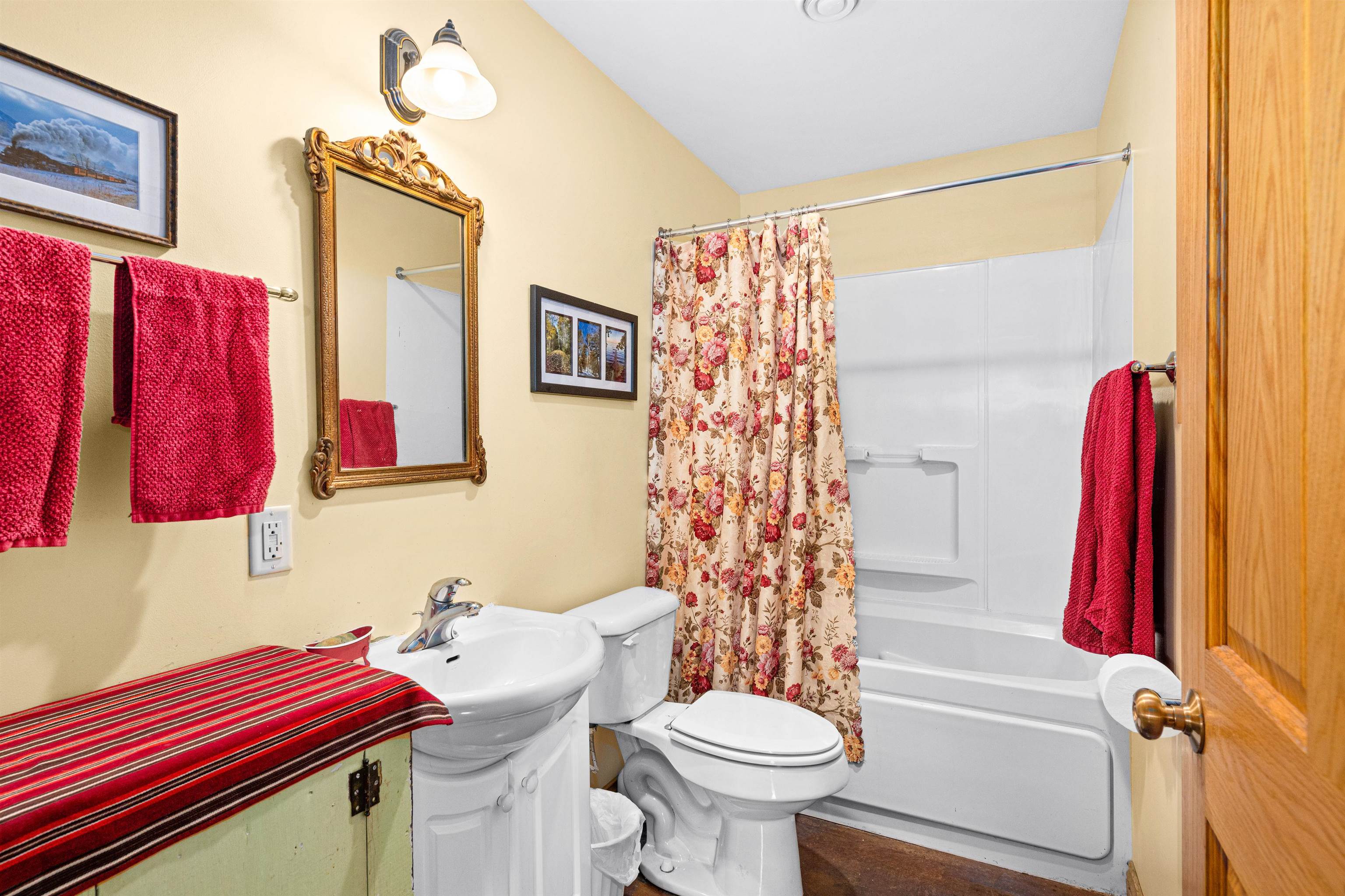 374 Nelson Road Cloquet, MN 55720 - Photo 17 of 33 Full bathroom featuring shower / bathtub combination with curtain and vanity
