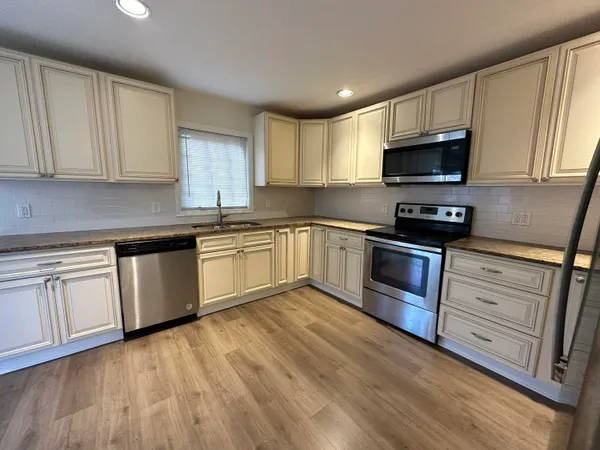 $4,000 | 340 Walton Boulevard, West Palm Beach, FL 33405