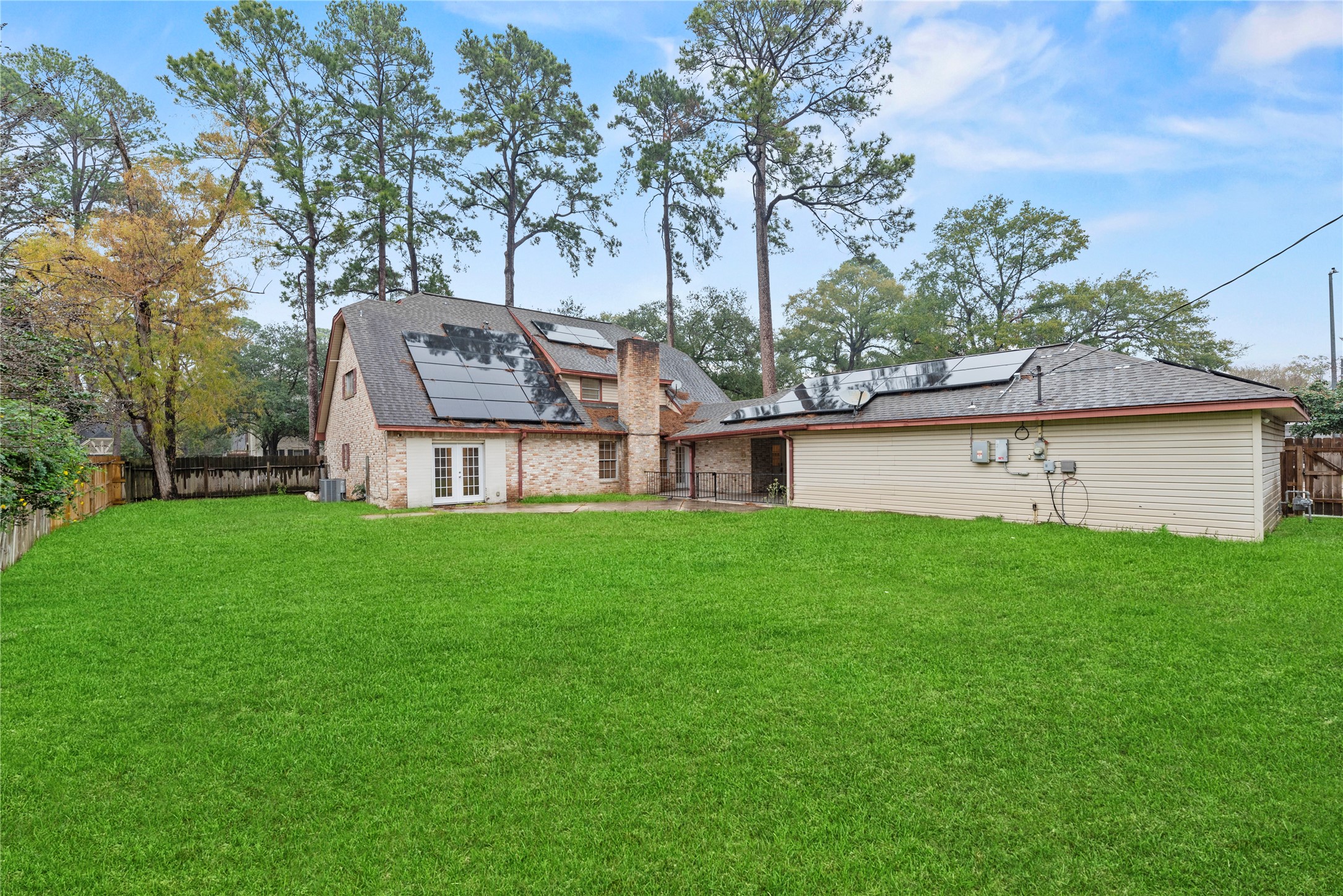 1103 Suwanee Lane Houston, TX 77090 - Photo 15 of 19 Step out and discover the inviting backyard, offering a wonderful green space for outdoor activities and relaxation.