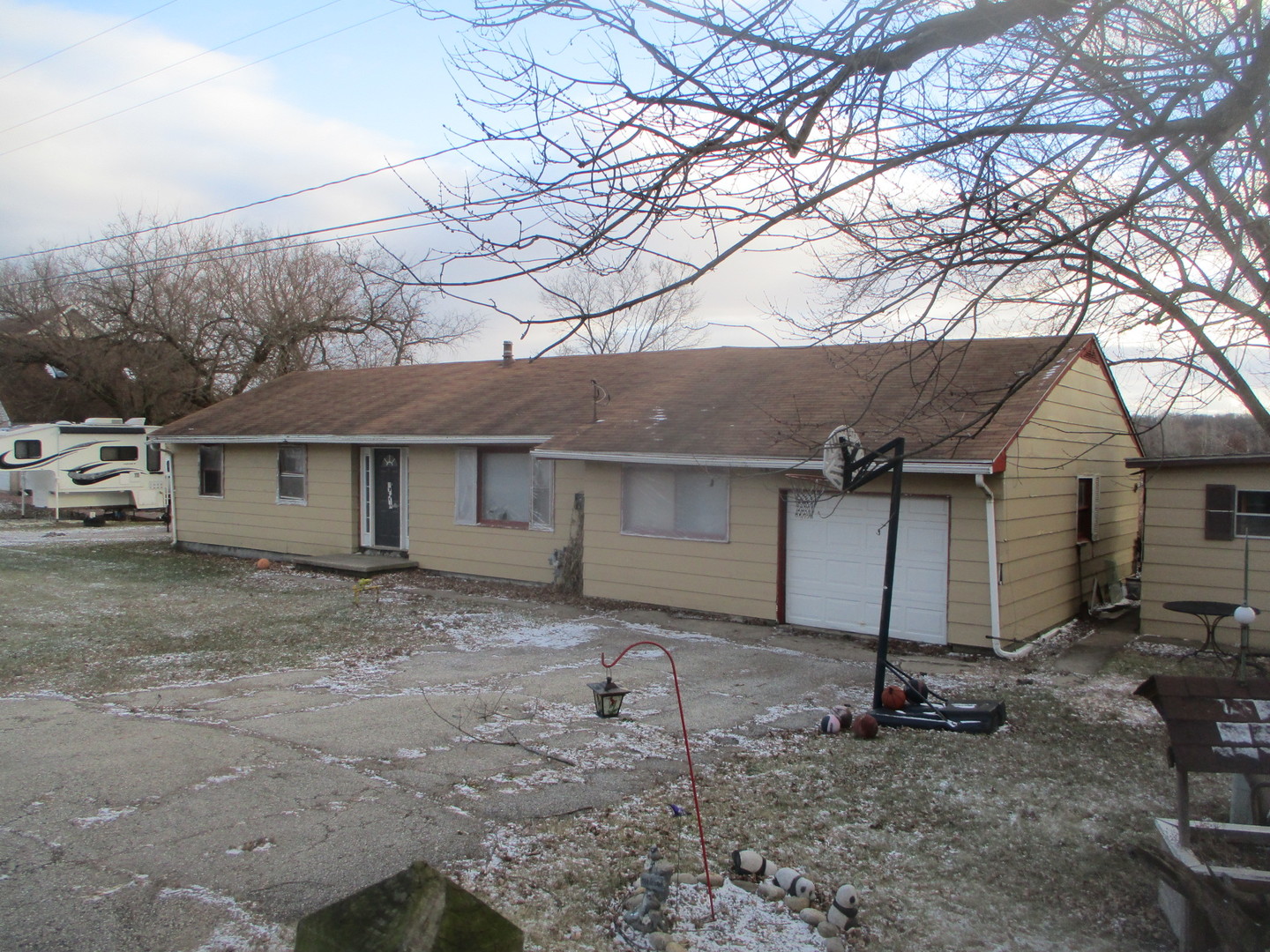 1862 North 2753rd Road Ottawa, IL 61350 - Photo 2 of 21