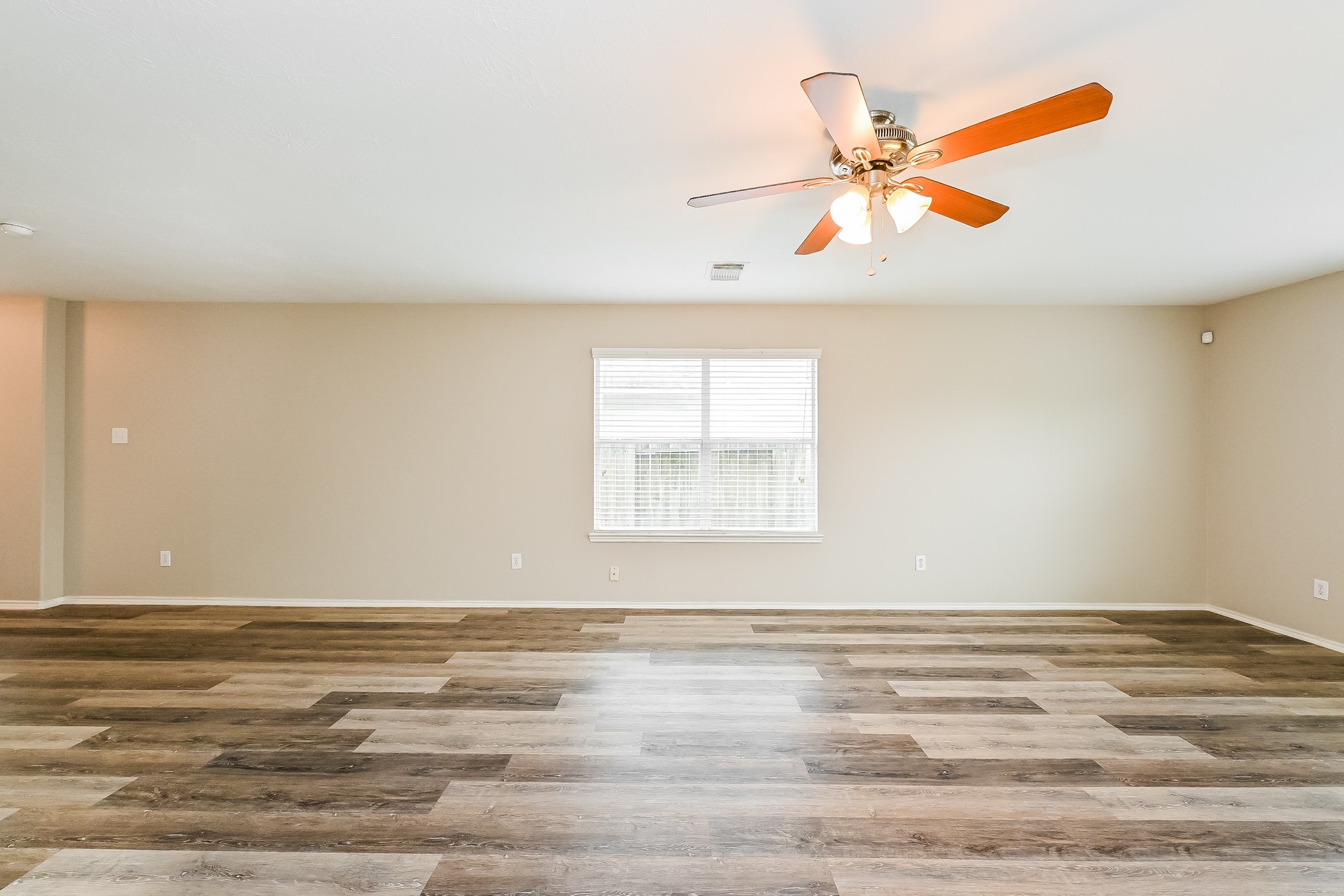 4435 Sprangletop Avenue Baytown, TX 77521 - Photo 2 of 15