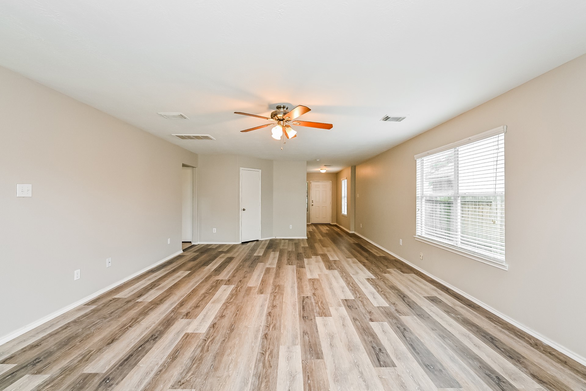 4435 Sprangletop Avenue Baytown, TX 77521 - Photo 4 of 15