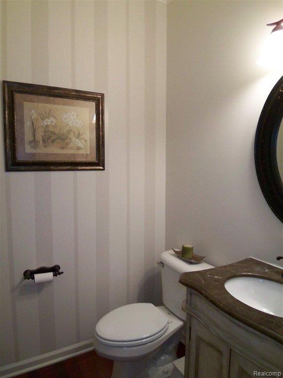 3262 Everett Drive Rochester, MI 48307 - Photo 8 of 11 Half Bath.JPG